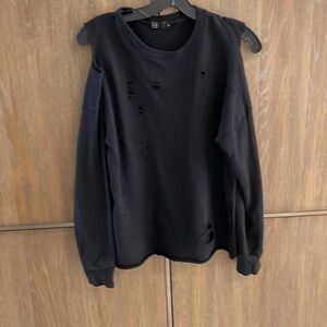 Crew neck ripped, long sleeve fleece top size small